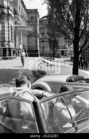 Friedrichsbad Das und das im Augustabad dahiner liegende Bäderviertel, Baden-Baden, Deutschland 1930 er Jahre. Le Friedrichsbad et le Augustabad fermer derrière elle dans l'établissement de bains quart de Baden-Baden, Allemagne 1930. Banque D'Images