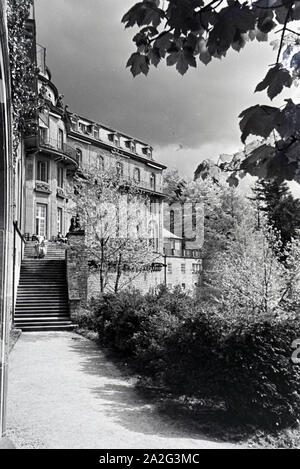 Ein Ausflug Zum Schloss Bühlerhöhe im Schwarzwald, Deutsches Reich 1930er Jahre. Un voyage à Bühlerhöhe château dans la Forêt-Noire, Allemagne 1930. Banque D'Images