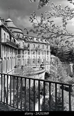 Ein Ausflug Zum Schloss Bühlerhöhe im Schwarzwald, Deutsches Reich 1930er Jahre. Un voyage à Bühlerhöhe château dans la Forêt-Noire, Allemagne 1930. Banque D'Images