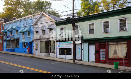 La partie ouest de la rue Main, dans le village de Nyack, New York Banque D'Images