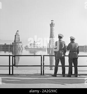 Ein Ausflug nach Lindau am Bodensee, Deutsches Reich 1930er Jahre. Un voyage à Lindau situé au bord du lac de Constance, Allemagne 1930. Banque D'Images