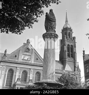 Die Kirche Saint Dionysius à Krefeld, Allemagne Allemagne Années 1930 er Jahre. Eglise Saint Dionysos à Krefeld, Allemagne 1930. Banque D'Images