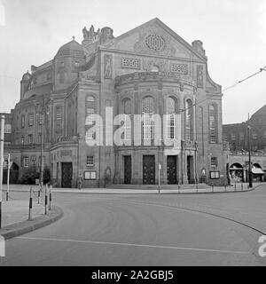 Das Opernhaus und Theater in Wuppertal Barmen, Deutschland 1930er Jahre. Opéra et théâtre à Wuppertal Barmen, Allemagne 1930. Banque D'Images