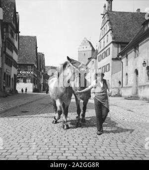 Unterwegs in und um Dinkelsbühl dans Mittelfranken, Deutschland 1930er Jahre. À et autour de la ville de Dinkelsbuehl en Thuringe, Allemagne 1930. Banque D'Images