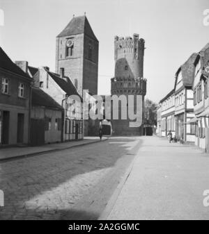 Unterwegs in der Stadt Stendal en Sachsen, Allemagne Allemagne Années 1930 er Jahre. Dans la ville de Stendal en Saxe, Geermany 1930. Banque D'Images