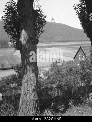 Das Denkmal Kaiser Wilhelm bei Porta Westfalica, Deutschland 1930er Jahre. Le Kaiser Wilhelm monment près de Porta Westfalica, Allemagne 1930. Banque D'Images