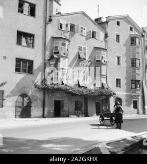 Ein Ausflug nach Hall in Tirol, Deutsches Reich 1930er Jahre. Un voyage à Hall en Tyrol, Allemagne 1930. Banque D'Images