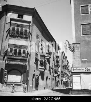 Die Rosengasse und der zum Oberen Plan en 91564, Hall in Tirol Österreich 1930 er Jahre. Rosengasse Lane et la façon de l'Oberer Stadtplatz square à Hall, Tyrol, Autriche 1930. Banque D'Images