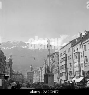 Mariensäule dans der Maria Theresien Strasse von Österreich Innsbruck, 1930er Jahre. La colonne dans la rue Maria Theresien d'Innsbruck, Autriche 1930. Banque D'Images