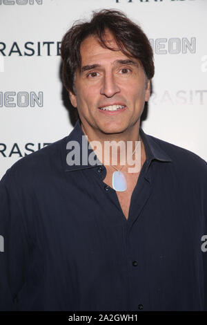 Hollywood, CA. 2e oct, 2019. Vincent Spano, néon présente à Los Angeles Premiere de 'parasite' à l'ArcLight Hollywood à Hollywood, Californie le 2 octobre 2019. Credit : Faye Sadou/media/Alamy Punch Live News Banque D'Images