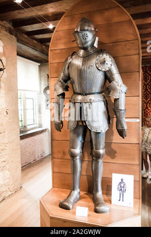 Costume médiéval de style français blindé/armure. Affiché dans le musée à Hever Castle, dans l'ancienne maison de gardien. Kent, Angleterre. Banque D'Images