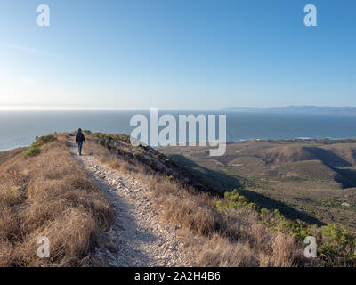 On trail avec vue sur océan Pacifique à Montana de Oro State Park, Los Osos, California, USA Banque D'Images