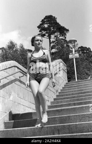 Im Badenixe Strandbad Wannsee à Berlin, Deutschland 1930er Jahre. La Baignade au lac de Wannsee lido de Berlin, Allemagne 1930. Banque D'Images