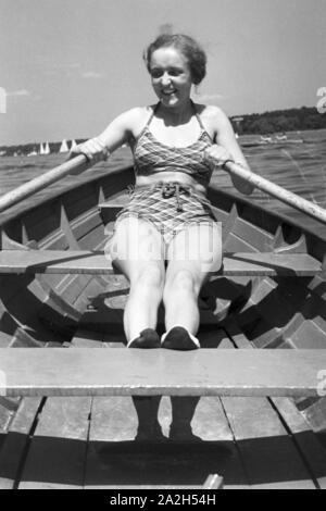 Im Badenixe Strandbad Wannsee à Berlin, Deutschland 1930er Jahre. La Baignade au lac de Wannsee lido de Berlin, Allemagne 1930. Banque D'Images