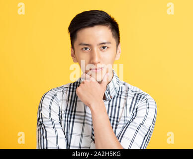 Portrait of a handsome young man smiling Banque D'Images