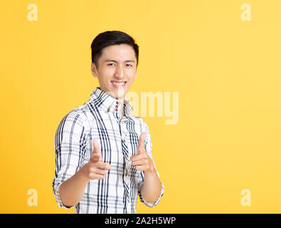 Portrait of a handsome young man smiling Banque D'Images