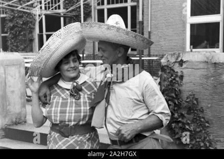 Kindheitsszenen im Deutschen Reich der 1930er Jahre. Des scènes de l'enfance en Allemagne pendant les années 1930. Banque D'Images