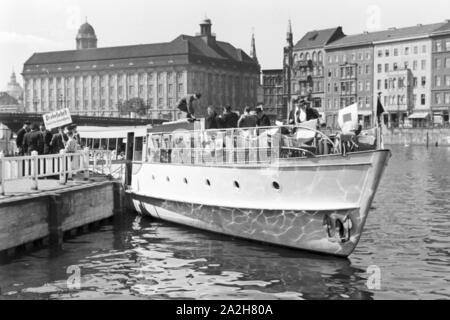 Dampfbootbetrieb mit dem Hansa générateur de gaz, Deutschland 1930 er Jahre. Exploitation d'un navire à vapeur avec Hansa, générateurs de gaz Allemagne 1930. Banque D'Images