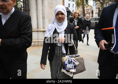 Shelina Begum arrive à la Royal Courts of Justice à Londres, où une décision est attendue sur la question de savoir si le traitement doit être arrêté pour sa fille Tafida Raqeeb. Banque D'Images