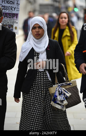 Shelina Begum arrive à la Royal Courts of Justice à Londres, où une décision est attendue sur la question de savoir si le traitement doit être arrêté pour sa fille Tafida Raqeeb. Banque D'Images