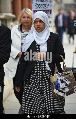 Shelina Begum arrive à la Royal Courts of Justice à Londres, où une décision est attendue sur la question de savoir si le traitement doit être arrêté pour sa fille Tafida Raqeeb. Banque D'Images