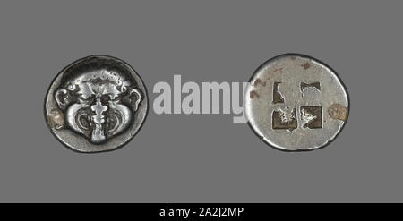 Drachme (monnaie) représentant une Gorgone, au début du 5e siècle avant J.-C., le grec, la Grèce, l'argent, diam. 1,7 cm, 3,80 g Banque D'Images