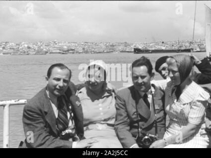 Die erste Madeira-Fahrt Kreuzfahrtschiff «Gustloff mit dem', Deutsches Reich 1938. Le voyage inaugural du paquebot de croisière le 'Gustloff', Allemagne 1938. Banque D'Images