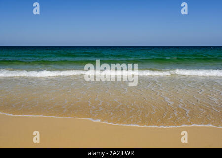 Vue de la plage de Carbis Bay, surplombant la mer depuis la plage de sable Banque D'Images