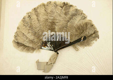 Ventilateur, 1875/1880, la France, les plumes d'autruche, plaine de tortue bâtons, rivet & shell, boucle, ruban gris de la Garde : 8 1/4 in., vous comprenez ? … Eh bien, comme je dis… eh ! Regardez dehors ! Sinon…, la plaque 76, de Los Caprichos, 1797/99, Francisco José de Goya y Lucientes, Espagnol, 1746-1828, l'Espagne, l'eau-forte et aquatinte en noir sur papier vergé ivoire, 193 x 130 mm (image), 214 x 150 mm (plaque), 225 x 160 mm (feuille, la vue Banque D'Images