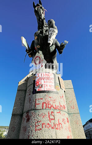 Plus de gauche d'un signe de la marche des femmes contre la violence sexiste et le féminicide qui a eu lieu à Cape Town, Afrique du Sud, le 6 septembre 2019. Banque D'Images