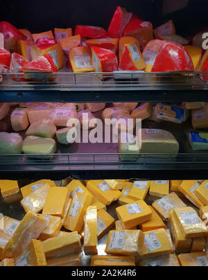 Dans une allée de fromage Pick n Pay supermarché, Afrique du Sud Banque D'Images