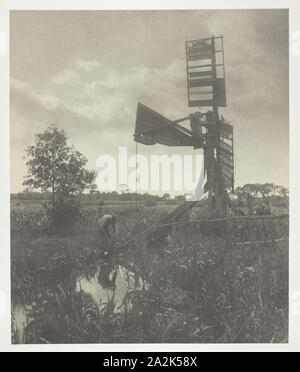 Les ruines d'un Water-Mill, 1886, Peter Henry Emerson, anglais, né à Cuba, 1856-1936, l'Angleterre, l'épreuve au platine, pl. XI de l'album 'La vie et paysage sur les Norfolk Broads" (1886), édition de 200, 26,9 × 22,9 cm (image/papier), 41 × 28,5 cm (page d'album Banque D'Images