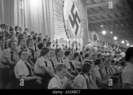 Mädchen von Parteiveranstaltung BdM bei der NSDAP für den Reichssieger 1936 HJ, Deutschland 1930 er Jahre. Filles BdM à un parti nazi d'activité pour la jeunesse hitlerienne Reichssieger 1936 Concurrence, Allemagne 1930. Banque D'Images