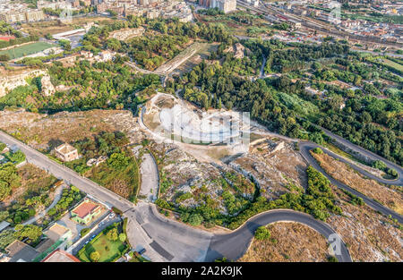 Vue aérienne du théâtre grec de Syracuse et Parc archéologique de Neapolis Banque D'Images