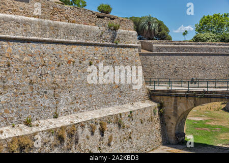 Forteresse Miollis à Ajaccio, Corse, France. Il a été construit par les Génois république entre 1492 et 1789. Elle est hexagonale et composé de six b Banque D'Images