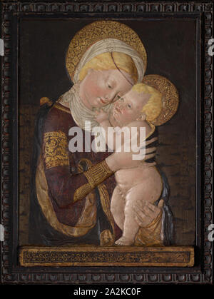 Vierge à l'enfant, ch. 1450, Desiderio da Settignano (après), italien, 1428-1464, l'Italie, en stuc peint, 61 × 43,2 cm (24 × 17 en Banque D'Images