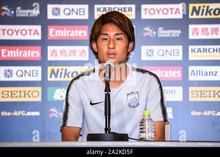 Takahiro Sekine, Japonais évoluant comme milieu de Urawa Red Diamonds, prend la parole à la conférence de presse avant la demi-finale de Coupe d'Asie des nations 2019, au Japon, à Urawa 1 octobre 2019. Banque D'Images