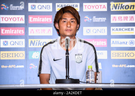 Takahiro Sekine, Japonais évoluant comme milieu de Urawa Red Diamonds, prend la parole à la conférence de presse avant la demi-finale de Coupe d'Asie des nations 2019, au Japon, à Urawa 1 octobre 2019. Banque D'Images