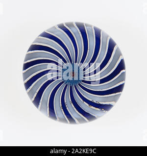 Paperweight, ch. 1845-60, Clichy, France, 1837-1885, Clichy, verre, diam. 7,6 cm (3 po Banque D'Images