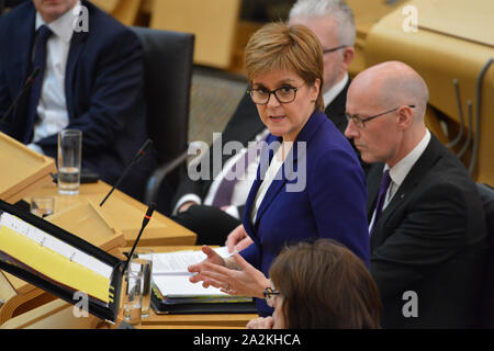 Edinburgh, Royaume-Uni. 06Th Oct, 2019. Paris, 3 octobre 2019. Sur la photo : Nicola Sturgeon MSP - Premier Ministre de l'Écosse et Leader du Parti national écossais (SNP) au Parlement écossais au cours de la séance hebdomadaire des premiers ministres aux questions. Crédit : Colin Fisher/Alamy Live News Banque D'Images