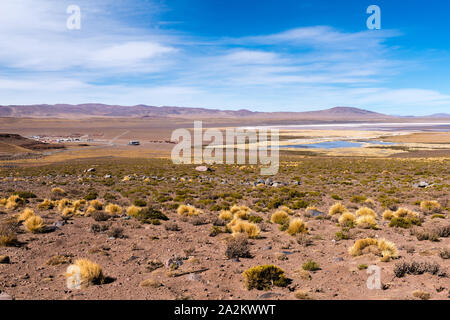 Chemin à travers les Andes de l'Argentine ville de Susques à la communauté chilienne du Jama à San Pedro de Atacama, Chili, Amérique Latine Banque D'Images