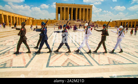 Changement de la garde au mausolée de Mustafa Kemal Ataturk, (premier président turc) dans la capitale Ankara. 06/28/2019. La Turquie Banque D'Images