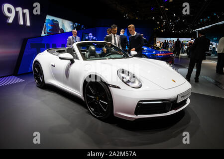 Francfort, Allemagne - Sep 10, 2019 : Porsche 911 Carrera 4 Cabriolet voiture de sport en vedette à l'IAA Frankfurt Motor Show 2019. Banque D'Images