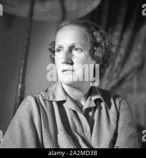 Porträt einer jungen Frau, Deutschland, 1940er Jahre. Le portrait d'une jeune femme, l'Allemagne des années 40. Banque D'Images