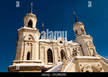 Village, district Ramensky Bykovo, dans la région de Moscou, Russie - 9 mars 2018 : église orthodoxe de l'icône de Vladimir de la Mère de Dieu de Vasily Bazhen Banque D'Images