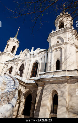 Village, district Ramensky Bykovo, dans la région de Moscou, Russie - 9 mars 2018 : église orthodoxe de l'icône de Vladimir de la Mère de Dieu de Vasily Bazhen Banque D'Images