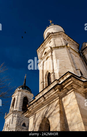 Village, district Ramensky Bykovo, dans la région de Moscou, Russie - 9 mars 2018 : église orthodoxe de l'icône de Vladimir de la Mère de Dieu de Vasily Bazhen Banque D'Images