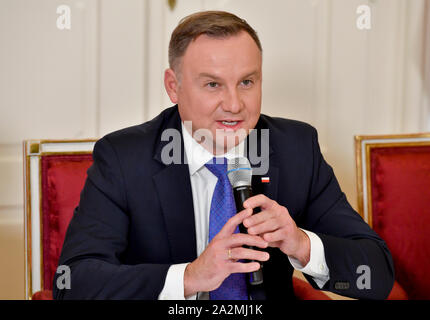 Lany, République tchèque. 06Th Oct, 2019. Le président polonais Andrzej Duda parle lors d'une conférence de presse après la session plénière du Groupe de Visegrad (V4 ; République tchèque, Slovaquie, Pologne, Hongrie), de la Slovénie et de la Serbie de présidents, à Lany Chateau, la République tchèque, le Jeudi, Octobre 3, 2019. Le débat lors du sommet a porté sur les perspectives de l'élargissement de l'UE par les pays des Balkans occidentaux ainsi que l'UE les négociations d'adhésion avec la Serbie. Photo : CTK Vit Simanek/Photo/Alamy Live News Banque D'Images