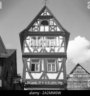 Ein altes Fachwerkhaus à Bad Wimpfen, Deutschland 1930 er Jahre. Une vieille maison à colombages à Bad Wimpfen, Allemagne 1930. Banque D'Images