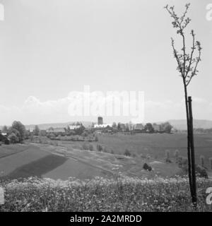 Kirche à St Märgen im Schwarzwald, Deutschland 1930 er Jahre. À l'église St. Maergen dans la Forêt-Noire, Allemagne 1930. Banque D'Images